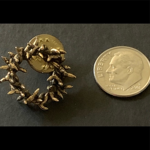 Vintage Crown of Thorns Antique Gold Tone Lapel Pin. Pin Back Closure. - Picture 2 of 4